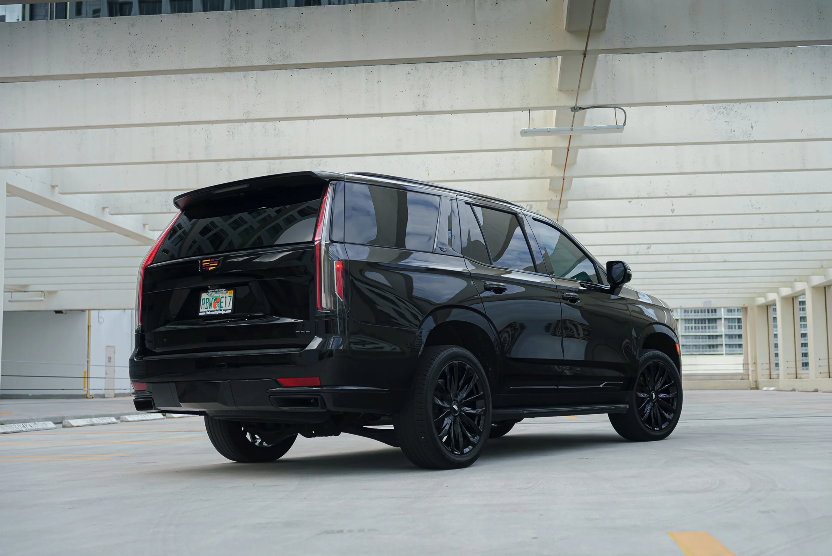 Cadillac Escalade Black 2021 — interior seats