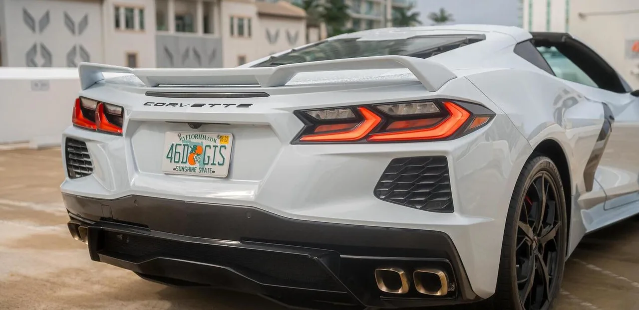 Chevrolet Corvette Stingray Black 2023 — photo 13