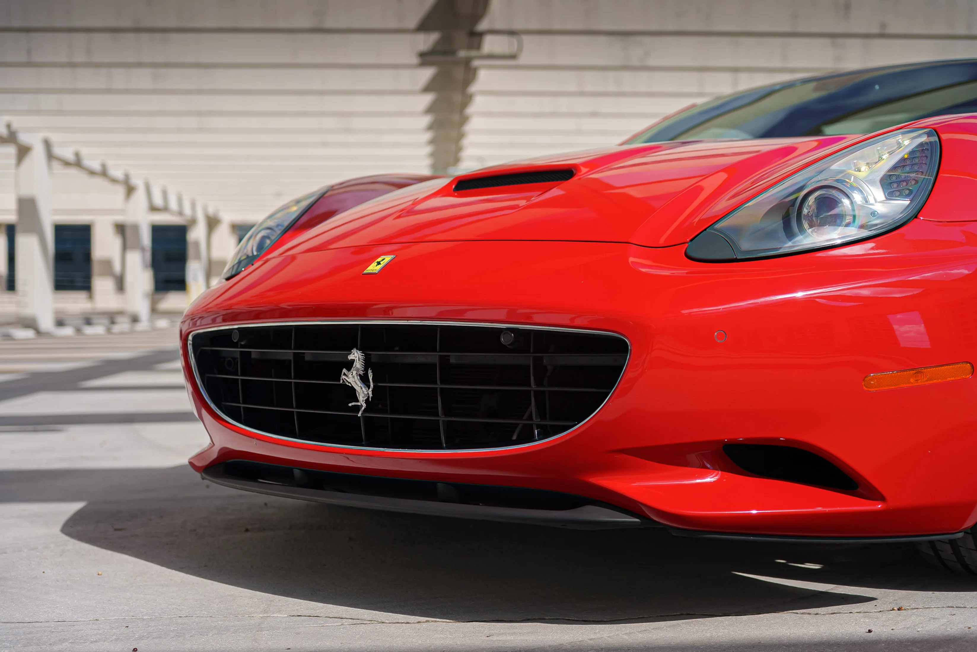 Ferrari California Red — interior seats