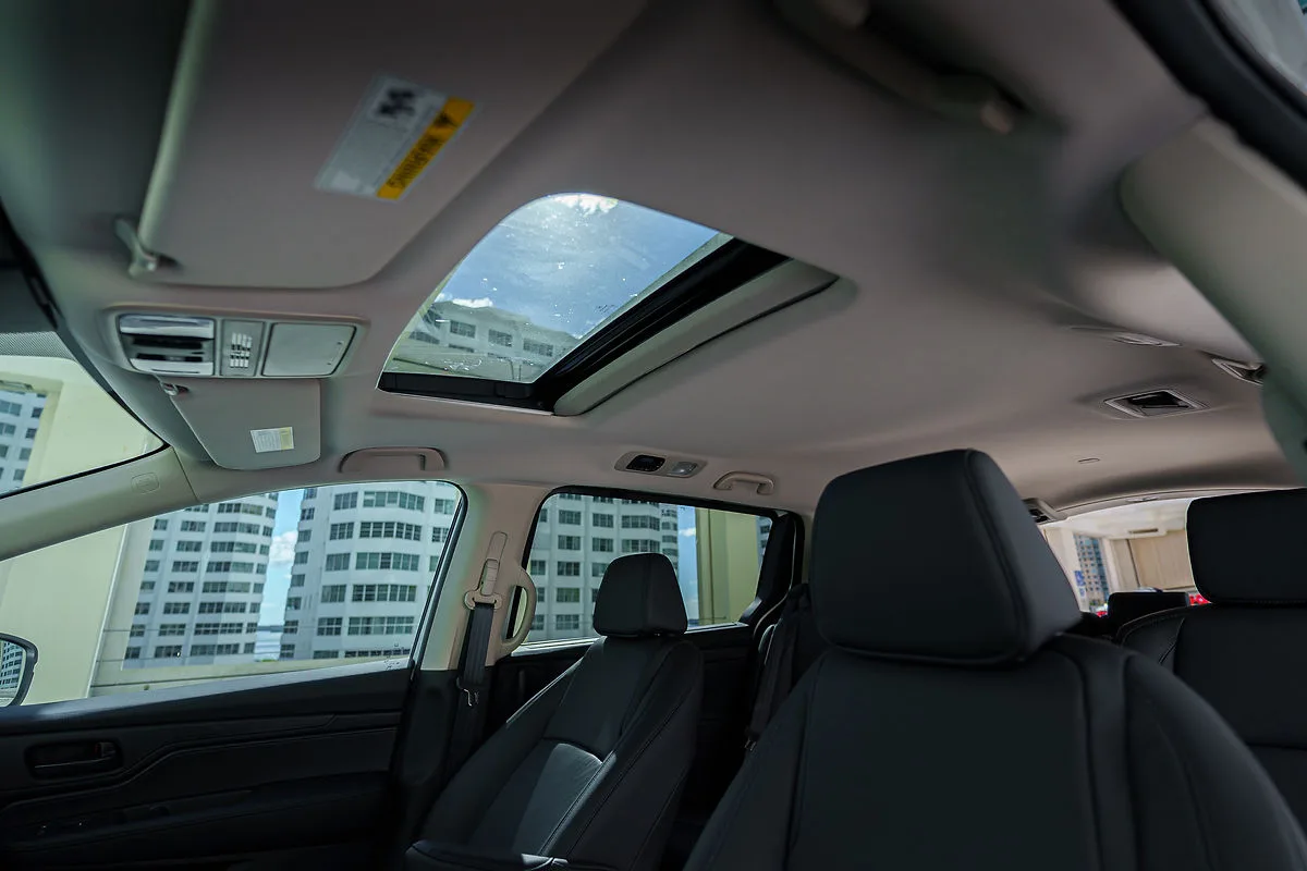 Honda Odyssey White 2022 — photo 6