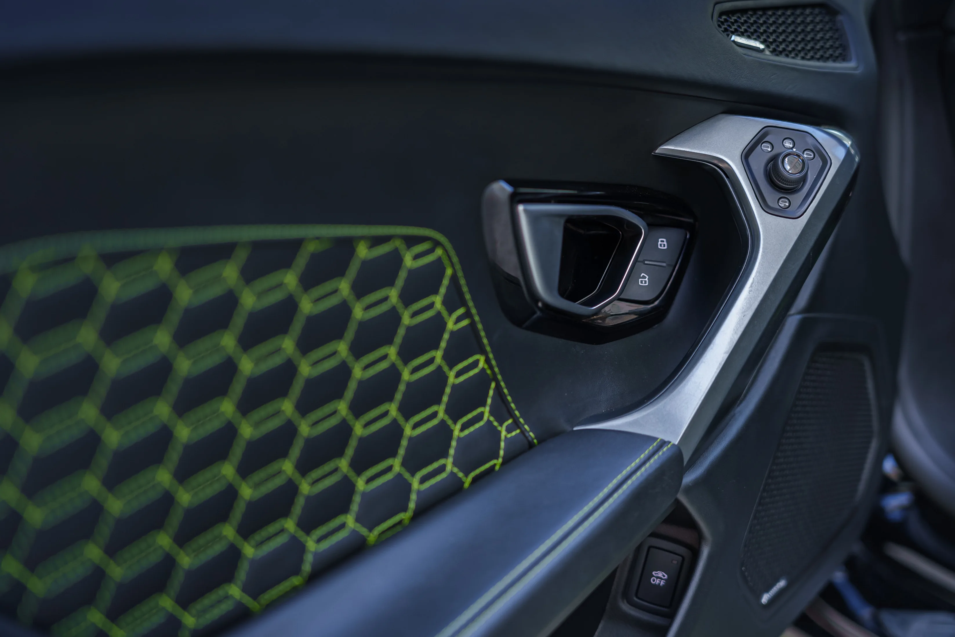 Lamborghini Huracan White — interior dashboard
