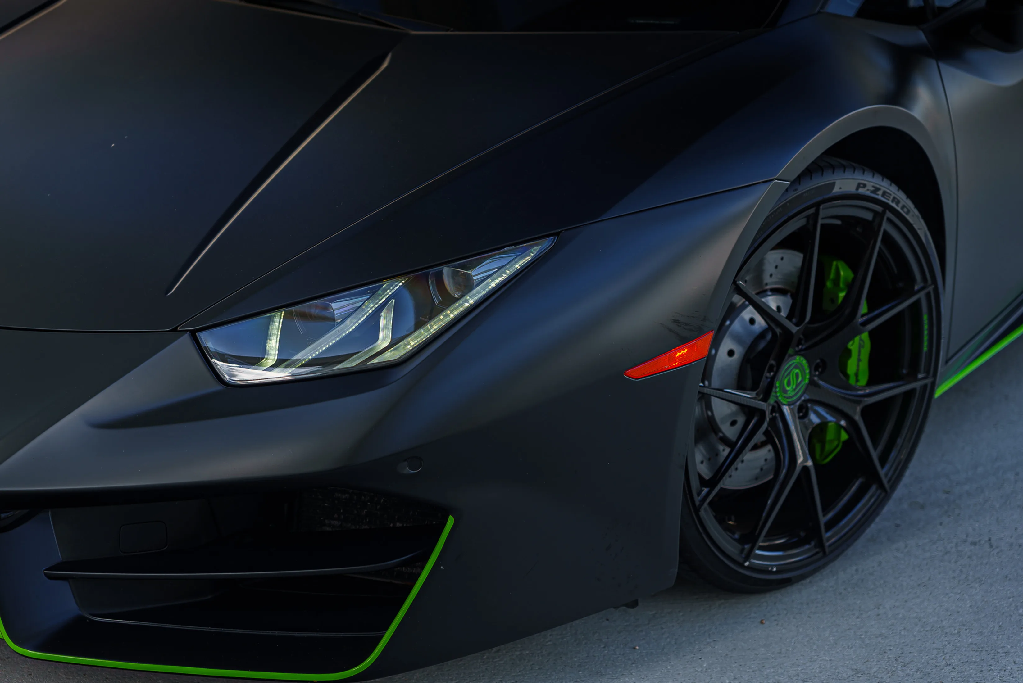 Lamborghini Huracan White — interior seats