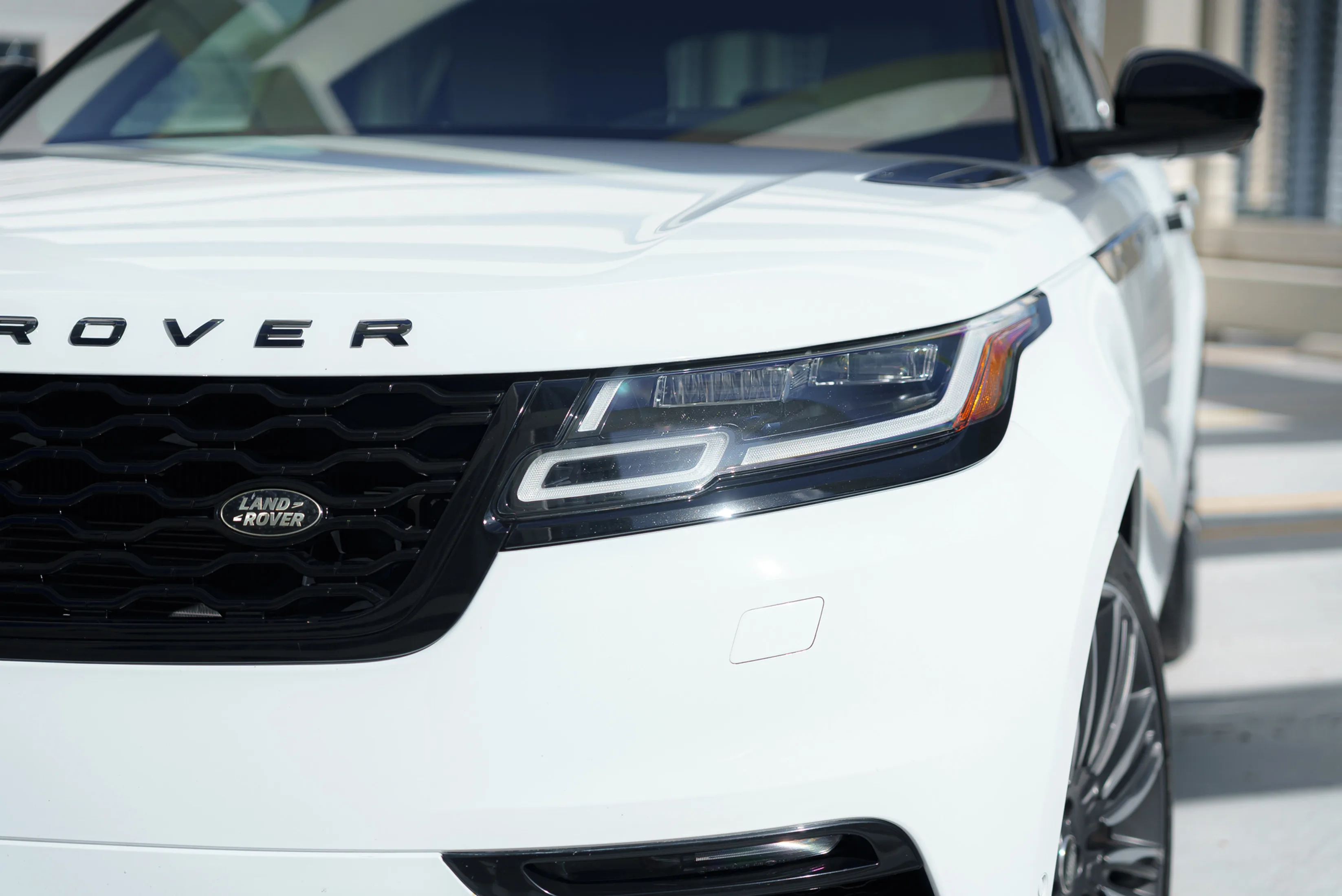Land Rover Range Rover Velar Grey — exterior side view