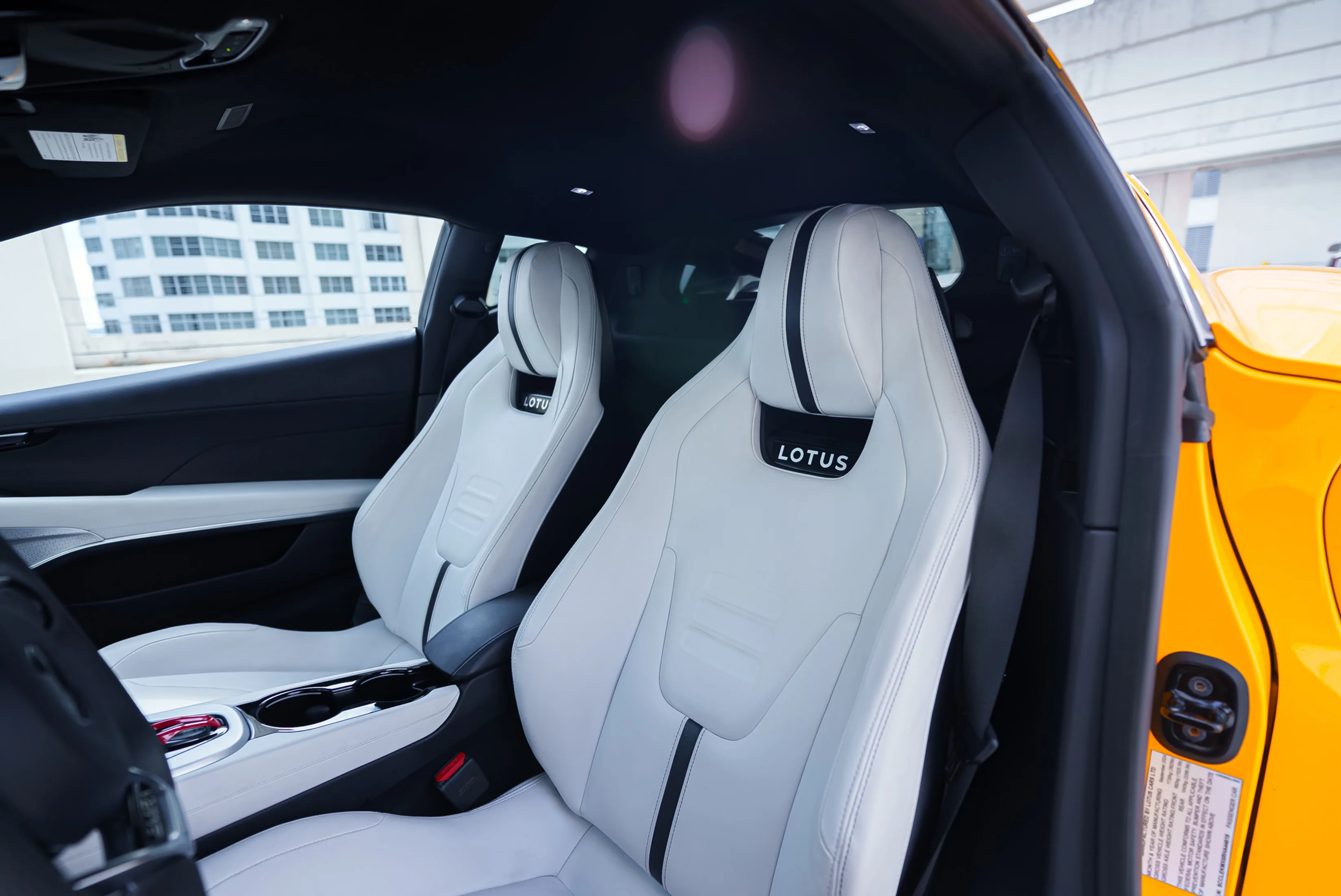 Lotus Emira Yellow — photo 10
