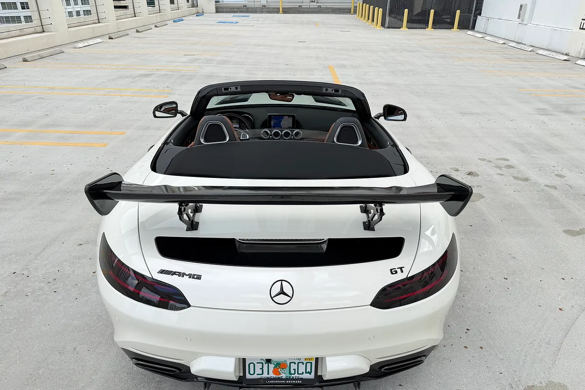 Mercedes-Benz AMG GT White 2022 — interior seats