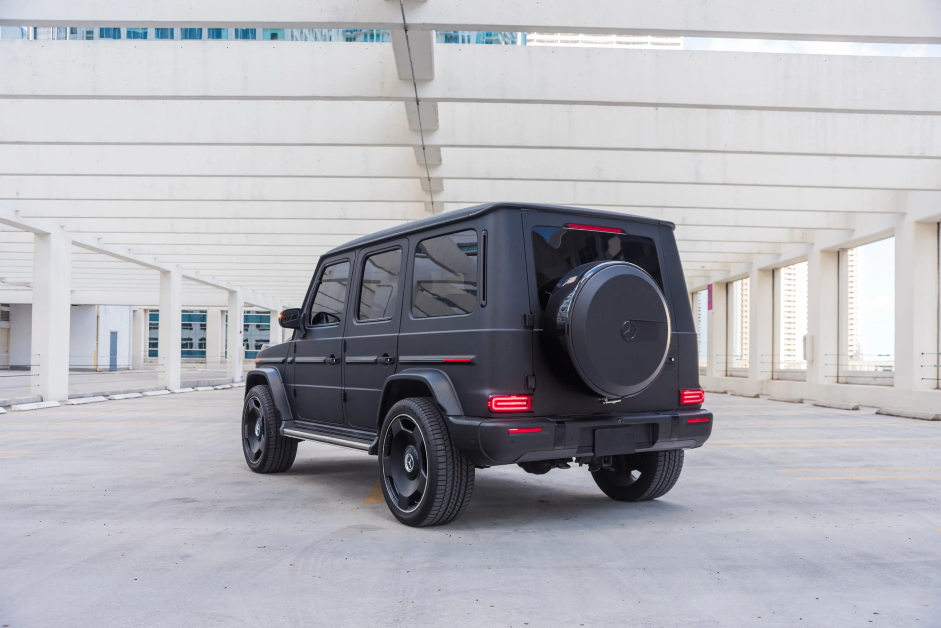 Mercedes-Benz G 550 White — interior dashboard