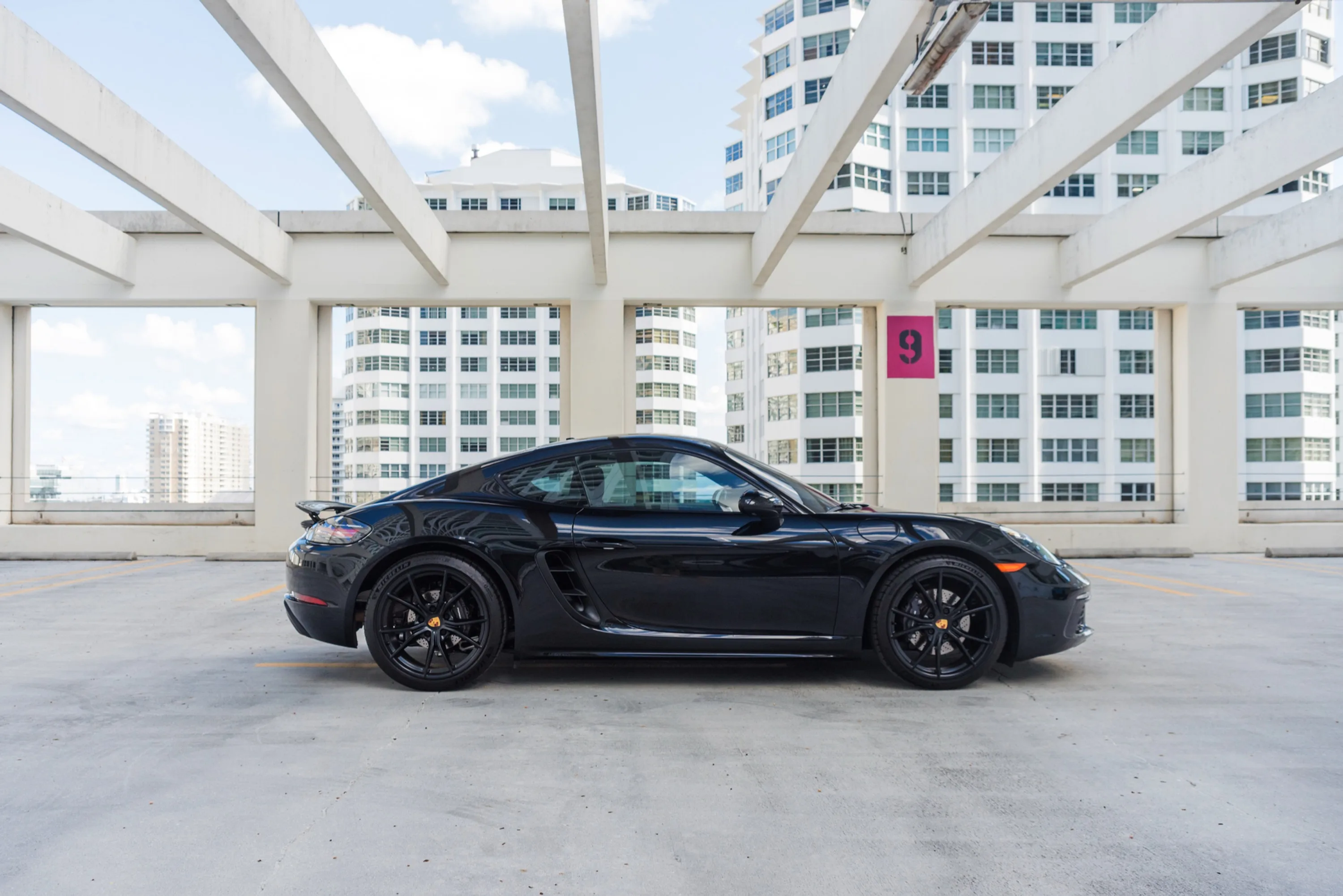 Porsche 718 Cayman White — interior seats