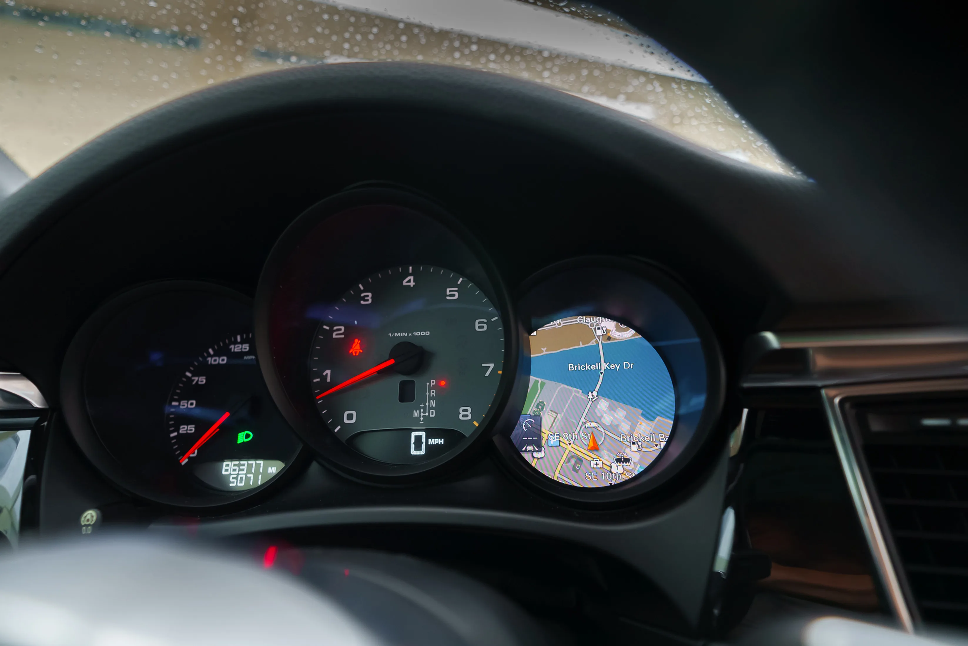 Porsche Macan White — interior dashboard
