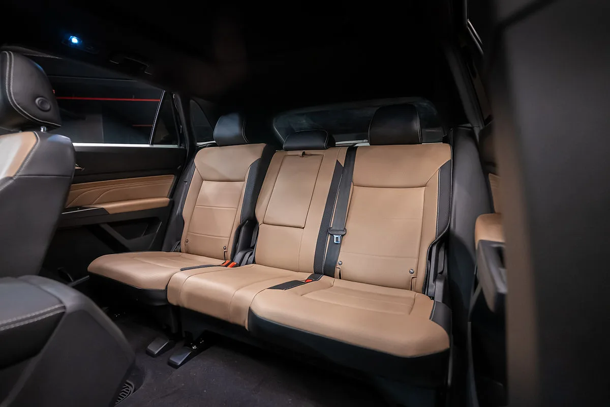 Volkswagen Atlas Cross Sport Black 2021 — exterior side view